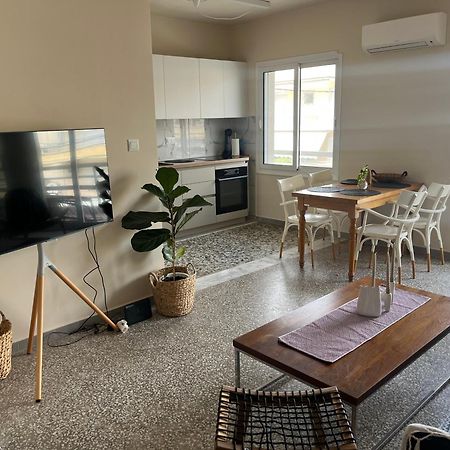 Mz Apartment Néa Péramos Exteriör bild
